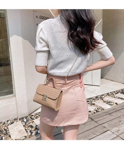 Women’s Chain Crossbody – Small Square Handbag