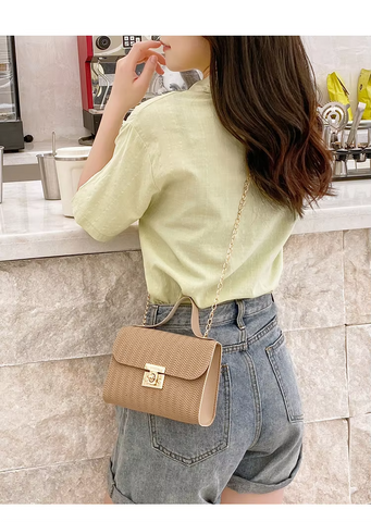 Women’s Chain Crossbody – Small Square Handbag