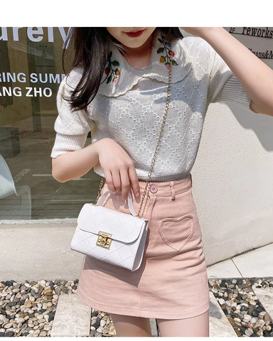 Women’s Chain Crossbody – Small Square Handbag